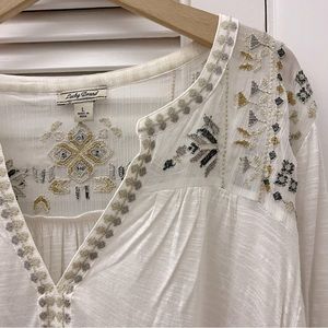 Lucky brand beautiful embroidered long sleeved top